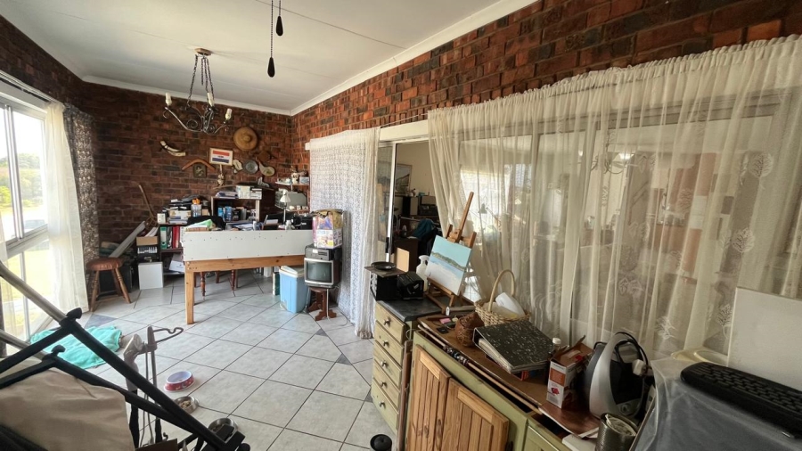5 Bedroom Property for Sale in Wavecrest Eastern Cape